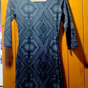 Black and Grey Billabong geometric patterned dress.